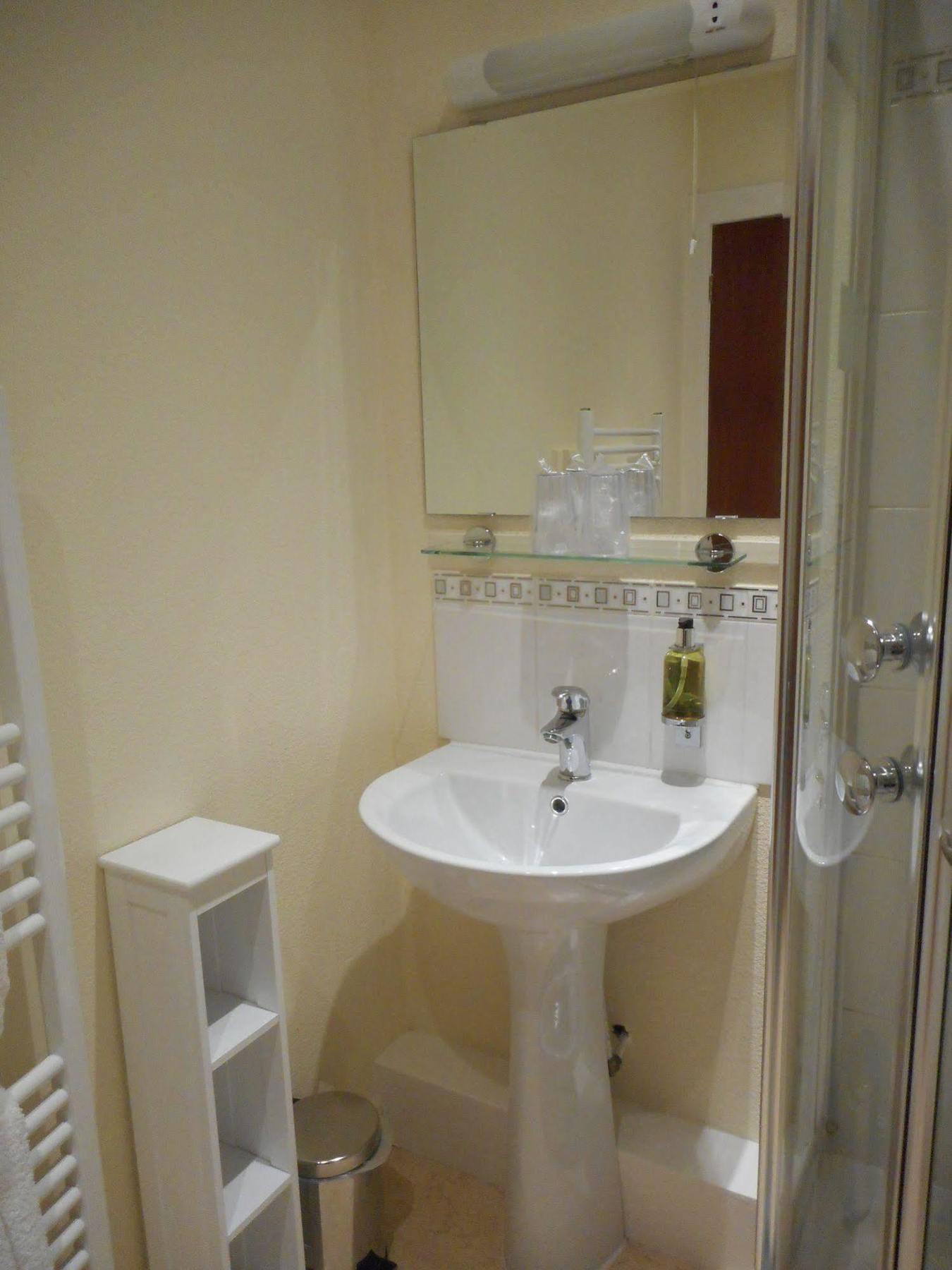 The Robertson Arms Hotel Carnwath エクステリア 写真