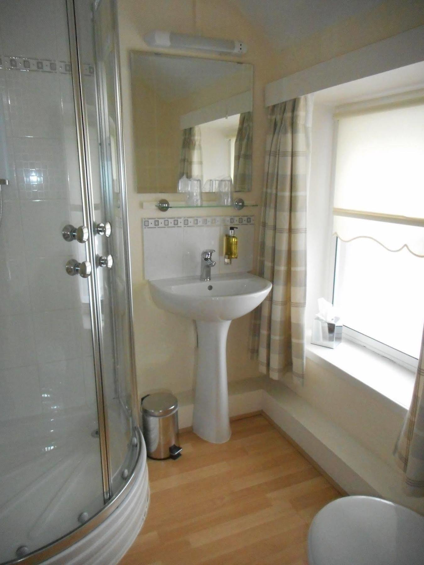 The Robertson Arms Hotel Carnwath エクステリア 写真